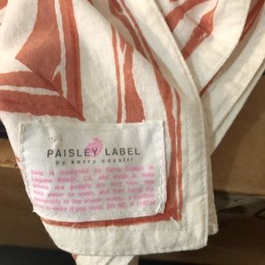 🎁🎁Paisley Label coral chevron table cloth. Beautiful. 66X116 inches.